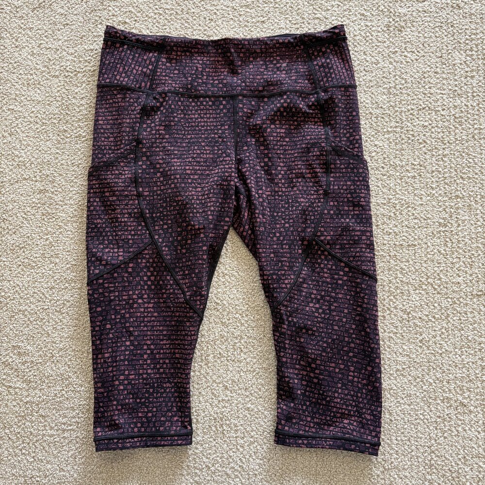 Lululemon Womens Cropped Capri Leggings Burgundy Print Mesh Inseam 16.5 Size 8